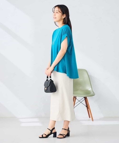 a.v.v(アーヴェヴェ)の「ボリュームスリーブフレアカットソー(Tシャツ/カットソー・レディース・ネイビー/グリーン/クリーム・38/40)」の19枚目の写真
