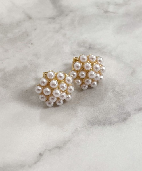 yu-ka(ユーカ)の「YU-KA:クラシックパールイヤリング Classic Pearl Earrings(イヤリング・レディース・ゴールド・FREE)」の2枚目の写真