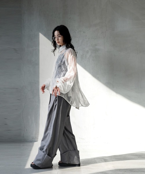 antiqua(アンティカ)の「バックスリット シアーシャツ(シャツ/ブラウス・レディース・ホワイト/ブラック・ONESIZE)」の5枚目の写真