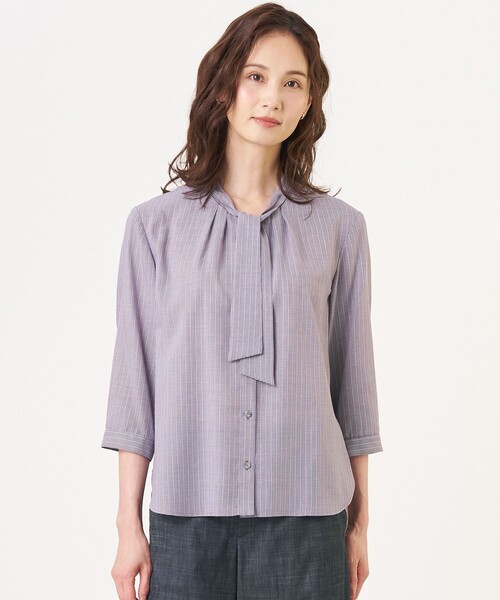 J.PRESS Ladies(J.プレス レディス)の「【シーンレスに活躍】ウォッシャブルキュプラツイル ボウタイ ブラウス(シャツ/ブラウス・レディース・ブルー系/パープル系1/ダークブラウン系1/ブラック系3・XS)」の4枚目の写真