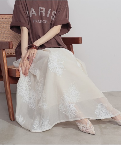 OandI(オーアンドアイ)の「フラワー刺繍シアースカート(スカート・レディース・ブラック/アイボリー・FREE)」の2枚目の写真