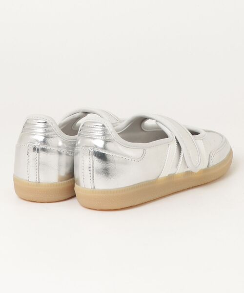 adidas(アディダス)の「サンバ ジェーン シューズ / Samba Jane Shoes メリージェーンスニーカー / アディダスオリジナルス adidas Originals(スニーカー・レディース・シルバー・22.5cm/22.0cm/24.5cm/24.0cm/23.5cm/29.0cm/28.5cm/28.0cm/27.5cm/27.0cm/26.5cm/26.0cm/25.5cm/25.0cm/23.0cm)」の9枚目の写真