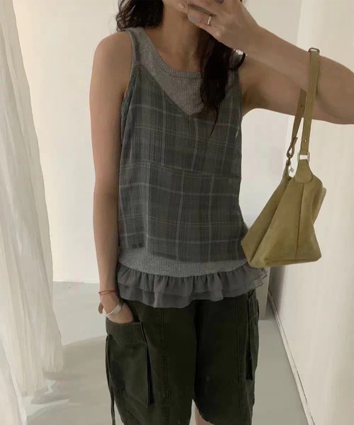 LYEON(リヨン)の「裾フリルタンク×チェックキャミレイヤード2点セット(タンクトップ・レディース・オレンジ/ブルー/グレー・FREE)」の1枚目の写真