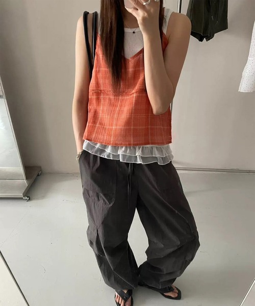 LYEON(リヨン)の「裾フリルタンク×チェックキャミレイヤード2点セット(タンクトップ・レディース・オレンジ/ブルー/グレー・FREE)」の3枚目の写真