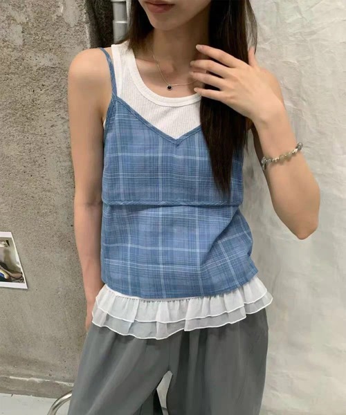 LYEON(リヨン)の「裾フリルタンク×チェックキャミレイヤード2点セット(タンクトップ・レディース・オレンジ/ブルー/グレー・FREE)」の2枚目の写真