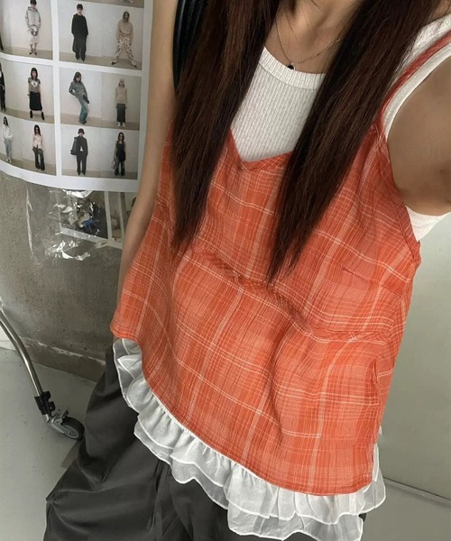 LYEON(リヨン)の「裾フリルタンク×チェックキャミレイヤード2点セット(タンクトップ・レディース・オレンジ/ブルー/グレー・FREE)」の4枚目の写真