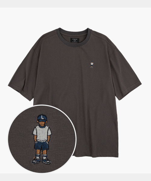 LETTERCOMO(レテルコモ)の「レターボーイエンブロイダリー半袖Tシャツチャコール(Tシャツ/カットソー・メンズ・チャコール・MEDIUM/LARGE)」の2枚目の写真