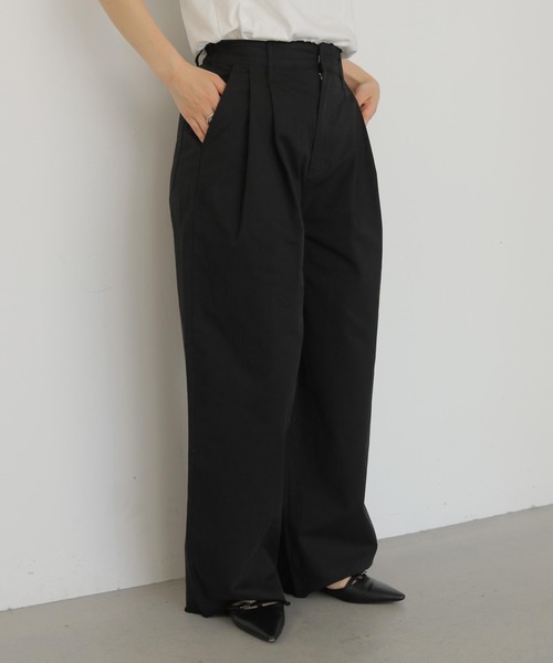 cheriella(シェリエラ)の「【cheriella】ペインタータックワイドパンツ PAINTER TUCK WIDE PANTS(チノパンツ・レディース・ブラック/ブラウン/ベージュ・FREE)」の1枚目の写真