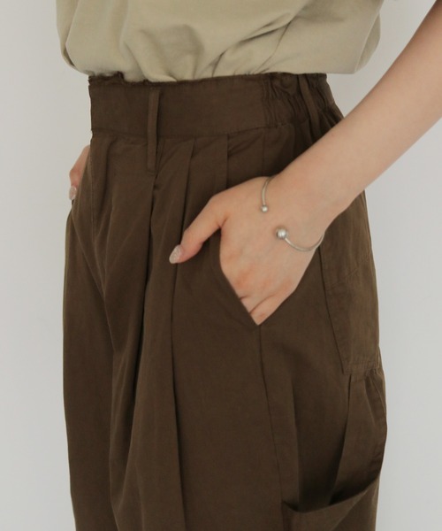 cheriella(シェリエラ)の「【cheriella】ペインタータックワイドパンツ PAINTER TUCK WIDE PANTS(チノパンツ・レディース・ブラック/ブラウン/ベージュ・FREE)」の20枚目の写真