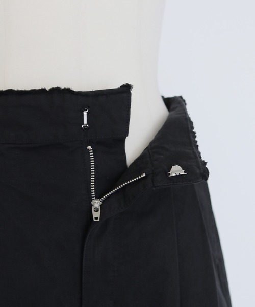 cheriella(シェリエラ)の「【cheriella】ペインタータックワイドパンツ PAINTER TUCK WIDE PANTS(チノパンツ・レディース・ブラック/ブラウン/ベージュ・FREE)」の6枚目の写真