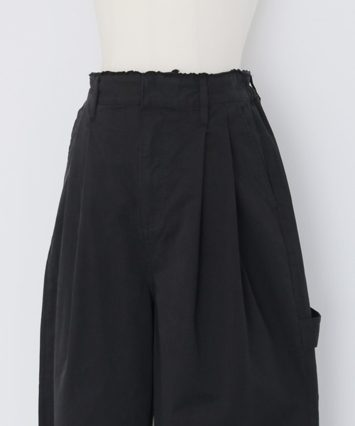 cheriella(シェリエラ)の「【cheriella】ペインタータックワイドパンツ PAINTER TUCK WIDE PANTS(チノパンツ・レディース・ブラック/ブラウン/ベージュ・FREE)」の5枚目の写真