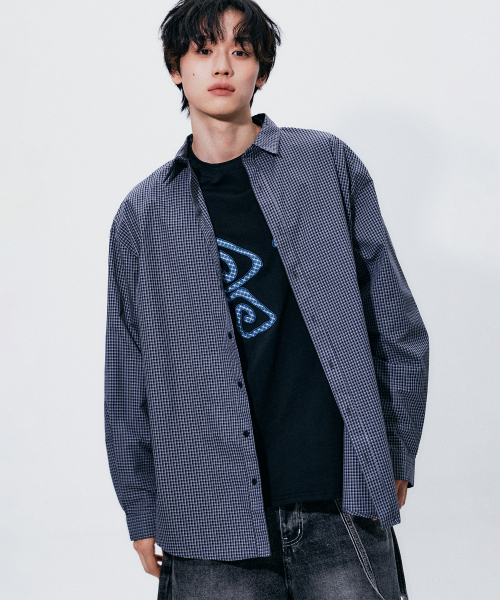 SOMEPLACE MAN(サムプレイス・マン)の「ベーシックオールデイジャイアントオーバーサイズ長袖シャツチェックシャツ_3COLOR(シャツ/ブラウス・メンズ・ピンク/ネイビー/ブラック・FREE)」の4枚目の写真