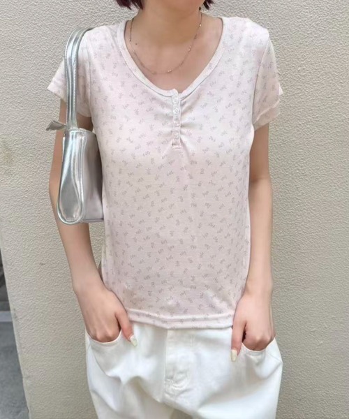 mebole（メボレ）の「flower henley neck T-shirt（Tシャツ/カットソー・レディース・ピンク・FREE）」の3枚目の写真