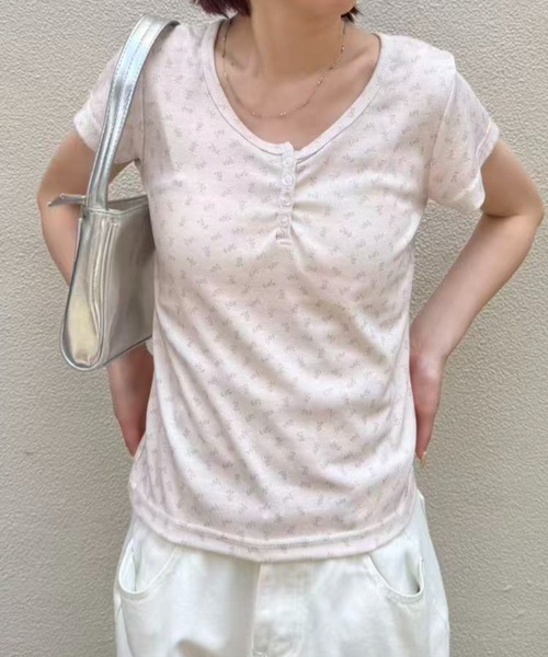 mebole（メボレ）の「flower henley neck T-shirt（Tシャツ/カットソー・レディース・ピンク・FREE）」の4枚目の写真