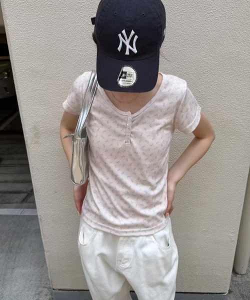 mebole（メボレ）の「flower henley neck T-shirt（Tシャツ/カットソー・レディース・ピンク・FREE）」の5枚目の写真