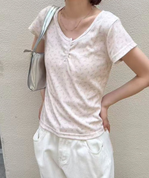 mebole（メボレ）の「flower henley neck T-shirt（Tシャツ/カットソー・レディース・ピンク・FREE）」の7枚目の写真