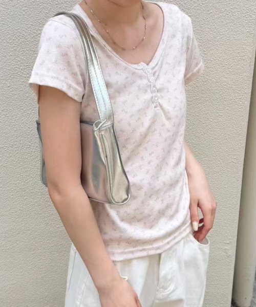 mebole（メボレ）の「flower henley neck T-shirt（Tシャツ/カットソー・レディース・ピンク・FREE）」の8枚目の写真