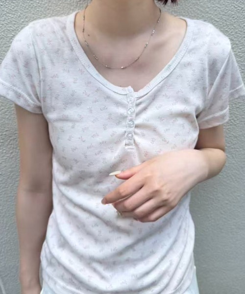 mebole（メボレ）の「flower henley neck T-shirt（Tシャツ/カットソー・レディース・ピンク・FREE）」の13枚目の写真