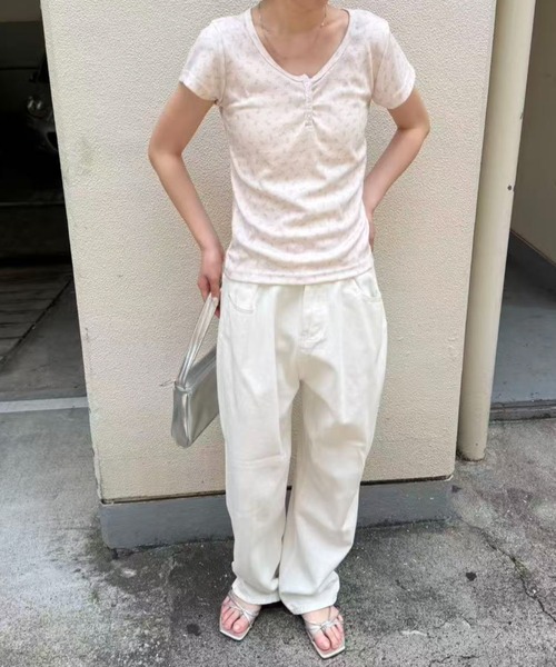 mebole（メボレ）の「flower henley neck T-shirt（Tシャツ/カットソー・レディース・ピンク・FREE）」の18枚目の写真