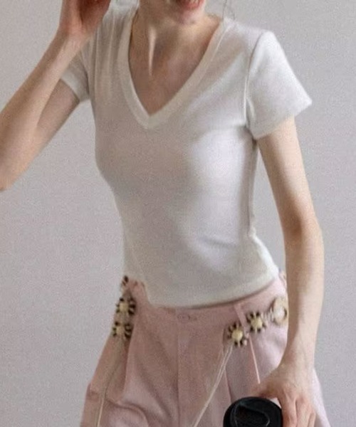 AsheKsha（アシクシャ）の「Vネック半袖Tシャツ（Tシャツ/カットソー・レディース・グレー/ホワイト/ブラック・M）」の8枚目の写真