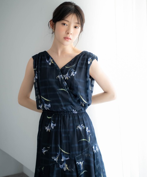NOELA(ノエラ)の「プリントノースリワンピース(ワンピース・レディース・ネイビー/ブラウン/オフホワイト・S/M)」の17枚目の写真