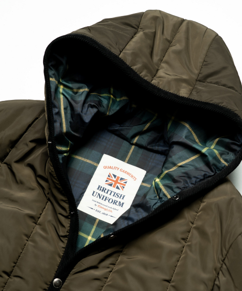 EDINBURGH CLUB（エディンバラクラブ）の「HOODED VERTICAL QUILTED MID JUMPER (D/KHAKI)（ダウンジャケット/コート・メンズ・カーキ・SMALL/MEDIUM/LARGE）」の3枚目の写真