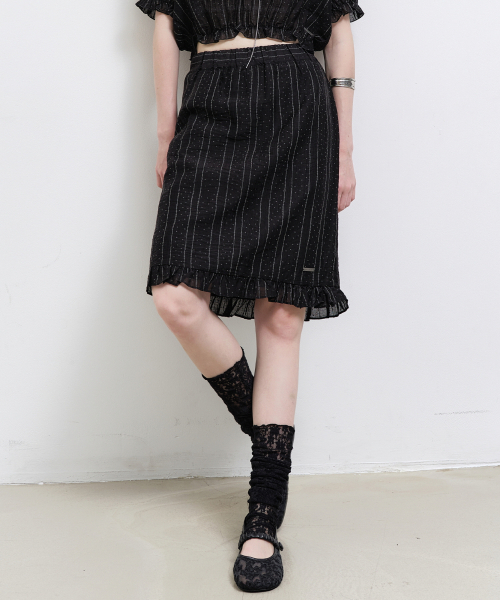NICK&NICOLE(ニックアンドニコール)の「PIN STRIPE FLARE SKIRT_BLACK(スカート・レディース・その他・FREE)」の2枚目の写真