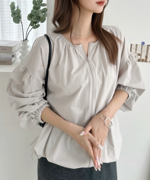 Eclat one（エクラワン）の「【UVカット/吸水速乾】涼感さらゼロUVぽわん袖ジップブルゾン（カーディガン/ボレロ・レディース・ブラック/チャコール/グレイッシュベージュ・FREE）」の16枚目の写真