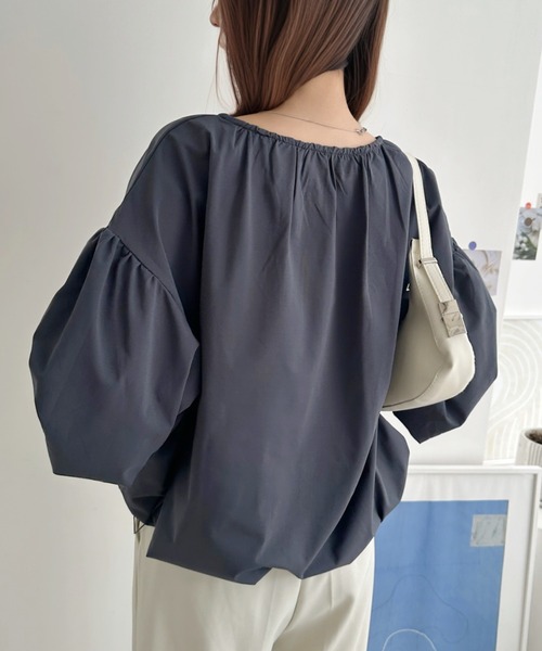 Eclat one（エクラワン）の「【UVカット/吸水速乾】涼感さらゼロUVぽわん袖ジップブルゾン（カーディガン/ボレロ・レディース・ブラック/チャコール/グレイッシュベージュ・FREE）」の18枚目の写真