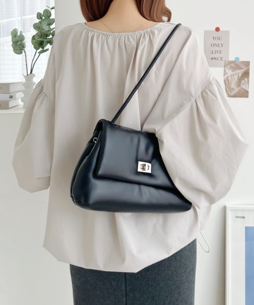 Eclat one（エクラワン）の「【UVカット/吸水速乾】涼感さらゼロUVぽわん袖ジップブルゾン（カーディガン/ボレロ・レディース・ブラック/チャコール/グレイッシュベージュ・FREE）」の13枚目の写真