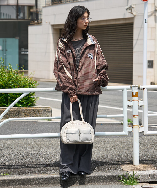 UMBRO（アンブロ）の「UMBRO × FREAK'S STORE/アンブロ 別注 Track Jacket/トラックジャケット（ナイロンジャケット・レディース・ナチュラル/ダークブラウン/ブラック/ブラウン・ﾌﾘ-）」の6枚目の写真