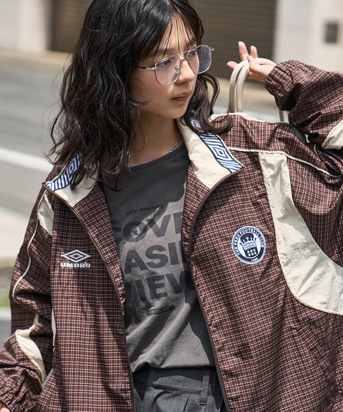 UMBRO（アンブロ）の「UMBRO × FREAK'S STORE/アンブロ 別注 Track Jacket/トラックジャケット（ナイロンジャケット・レディース・ナチュラル/ダークブラウン/ブラック/ブラウン・ﾌﾘ-）」の11枚目の写真