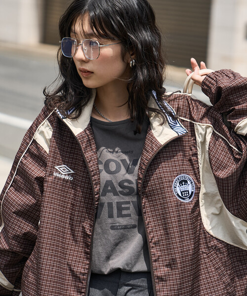 UMBRO（アンブロ）の「UMBRO × FREAK'S STORE/アンブロ 別注 Track Jacket/トラックジャケット（ナイロンジャケット・レディース・ナチュラル/ダークブラウン/ブラック/ブラウン・ﾌﾘ-）」の12枚目の写真