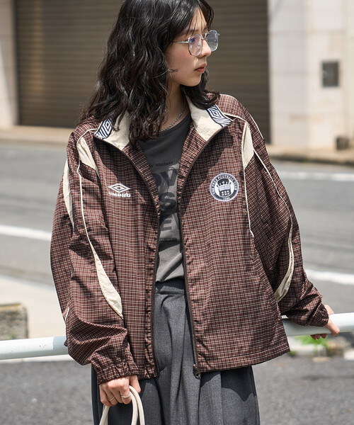 UMBRO（アンブロ）の「UMBRO × FREAK'S STORE/アンブロ 別注 Track Jacket/トラックジャケット（ナイロンジャケット・レディース・ナチュラル/ダークブラウン/ブラック/ブラウン・ﾌﾘ-）」の14枚目の写真