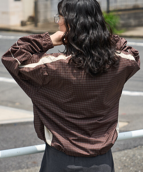 UMBRO（アンブロ）の「UMBRO × FREAK'S STORE/アンブロ 別注 Track Jacket/トラックジャケット（ナイロンジャケット・レディース・ナチュラル/ダークブラウン/ブラック/ブラウン・ﾌﾘ-）」の15枚目の写真