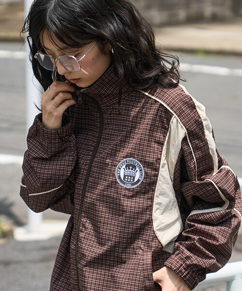 UMBRO（アンブロ）の「UMBRO × FREAK'S STORE/アンブロ 別注 Track Jacket/トラックジャケット（ナイロンジャケット・レディース・ナチュラル/ダークブラウン/ブラック/ブラウン・ﾌﾘ-）」の17枚目の写真