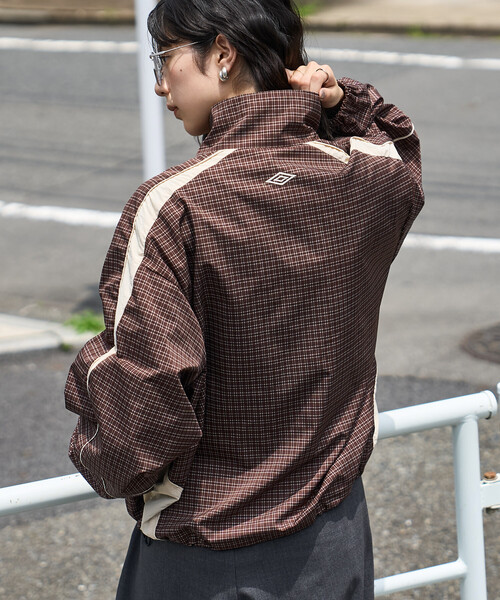 UMBRO（アンブロ）の「UMBRO × FREAK'S STORE/アンブロ 別注 Track Jacket/トラックジャケット（ナイロンジャケット・レディース・ナチュラル/ダークブラウン/ブラック/ブラウン・ﾌﾘ-）」の19枚目の写真
