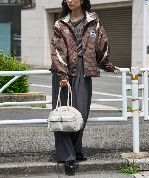 UMBRO（アンブロ）の「UMBRO × FREAK'S STORE/アンブロ 別注 Track Jacket/トラックジャケット（ナイロンジャケット・レディース・ナチュラル/ダークブラウン/ブラック/ブラウン・ﾌﾘ-）」の22枚目の写真