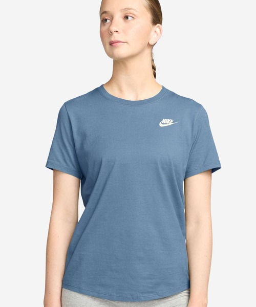NIKE(ナイキ)の「NIKE ナイキ NSW クラブ S/S Tシャツ(Tシャツ/カットソー・レディース・サックスブルー・S/M/L/XL)」の1枚目の写真