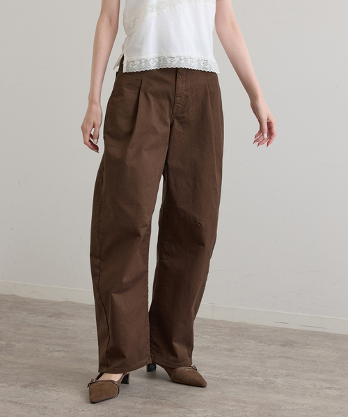 U by SPICK&SPAN(ユーバイスピックアンドスパン)の「SOMETHING / サムシング HANA TUCK CURVE TAPERED(チノパンツ・レディース・ブラウン・SMALL/MEDIUM)」の6枚目の写真