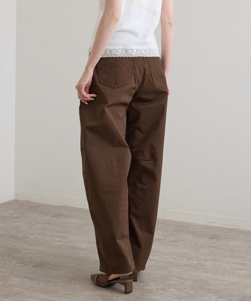 U by SPICK&SPAN(ユーバイスピックアンドスパン)の「SOMETHING / サムシング HANA TUCK CURVE TAPERED(チノパンツ・レディース・ブラウン・SMALL/MEDIUM)」の8枚目の写真