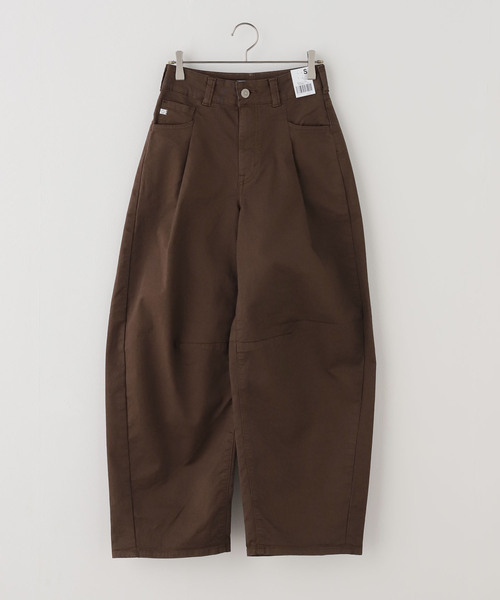 U by SPICK&SPAN(ユーバイスピックアンドスパン)の「SOMETHING / サムシング HANA TUCK CURVE TAPERED(チノパンツ・レディース・ブラウン・SMALL/MEDIUM)」の11枚目の写真