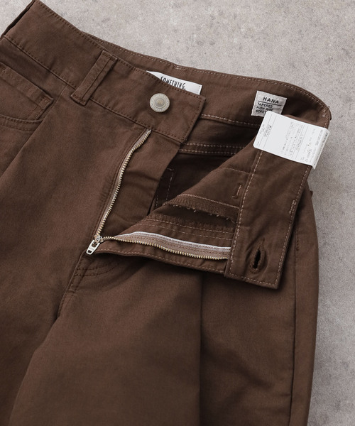 U by SPICK&SPAN(ユーバイスピックアンドスパン)の「SOMETHING / サムシング HANA TUCK CURVE TAPERED(チノパンツ・レディース・ブラウン・SMALL/MEDIUM)」の17枚目の写真