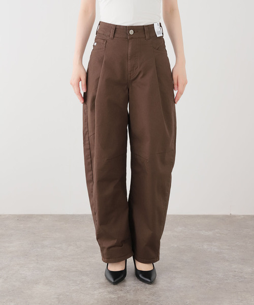 U by SPICK&SPAN(ユーバイスピックアンドスパン)の「SOMETHING / サムシング HANA TUCK CURVE TAPERED(チノパンツ・レディース・ブラウン・SMALL/MEDIUM)」の21枚目の写真