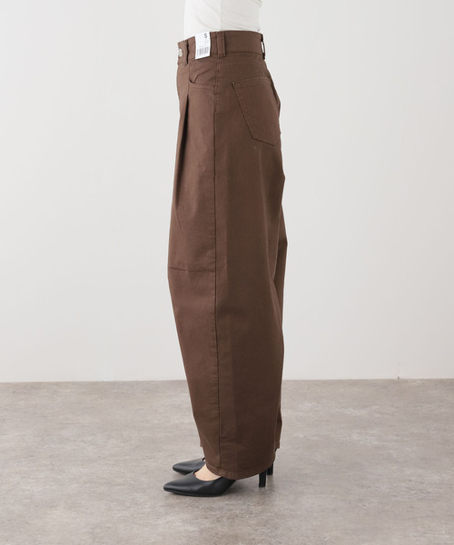 U by SPICK&SPAN(ユーバイスピックアンドスパン)の「SOMETHING / サムシング HANA TUCK CURVE TAPERED(チノパンツ・レディース・ブラウン・SMALL/MEDIUM)」の22枚目の写真