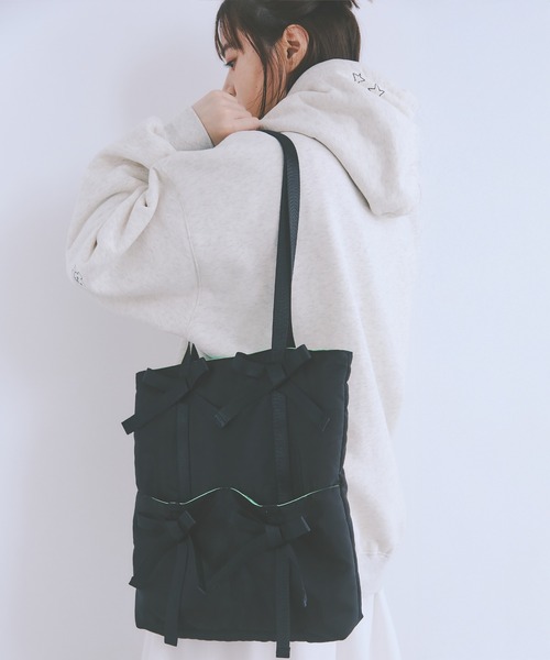 Casselini(キャセリーニ)の「【Casselini】COLORME別注リボントートバッグ(野崎智子着用)(トートバッグ・レディース・ブラック/カーキ・FREE)」の4枚目の写真