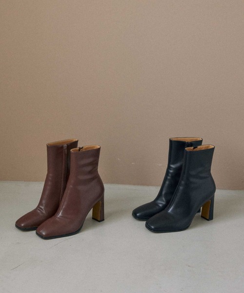 ACYM(アシーム)の「Betty スキニーショートブーツ(ブーツ・レディース・ブラック/ブラウン・MEDIUM/X-LARGE/LARGE/SMALL)」の2枚目の写真