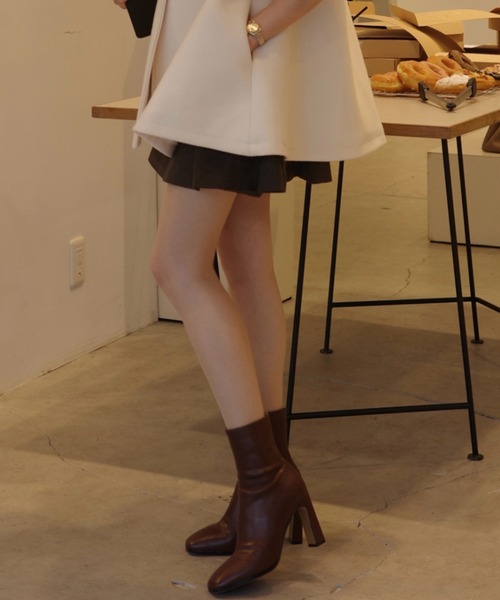 ACYM(アシーム)の「Betty スキニーショートブーツ(ブーツ・レディース・ブラック/ブラウン・MEDIUM/X-LARGE/LARGE/SMALL)」の6枚目の写真