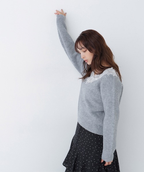 NATURAL BEAUTY BASIC(ナチュラルビューティーベーシック)の「レーストリムVネックニット(ニット/セーター・レディース・オフホワイト/チャコールグレー/グリーン系その他・FREE)」の17枚目の写真