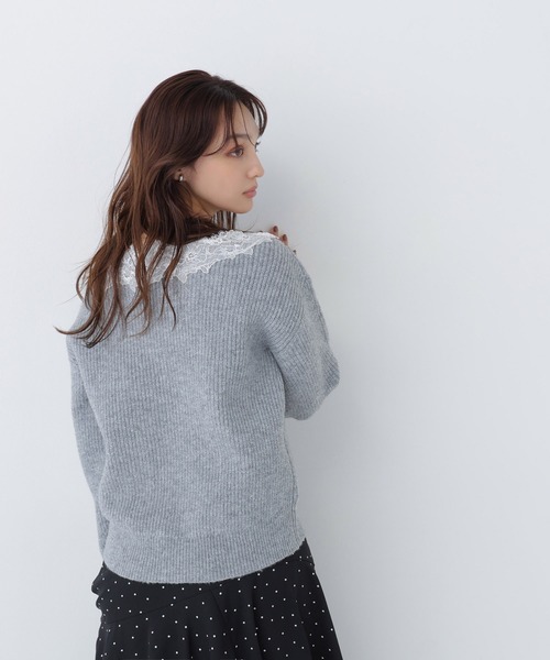 NATURAL BEAUTY BASIC(ナチュラルビューティーベーシック)の「レーストリムVネックニット(ニット/セーター・レディース・オフホワイト/チャコールグレー/グリーン系その他・FREE)」の20枚目の写真